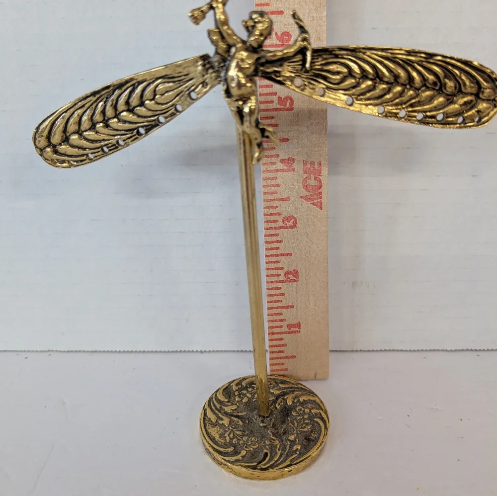VINTAGE Earring Holder Cherb Gold Holds 10 Pairs Of Earrings.